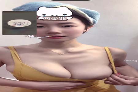 神似明星张碧晨清纯美女【方圆baby】被忽悠视频1V1漏双乳天然大奶就是软